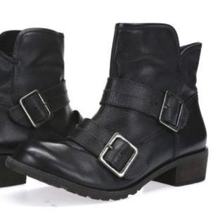 ANDRE ASSOUS Womens Black Leather Waterproof Boots